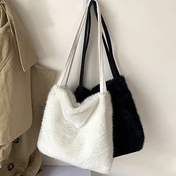 Női válltáskák télen Nagy kapacitás Kényelmes hordozható Tömör Hasp bolyhos Bevásárló táskák Divat Szabadidő Női kézitáskák
