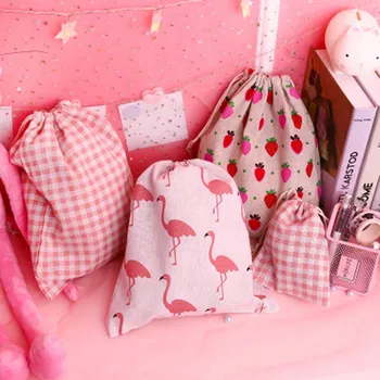 Flamingó eper minta Kézzel készített pamut vászon tároló csomag táska Húzózsinóros táska Travel Women Kis szövettáska tasak 1db